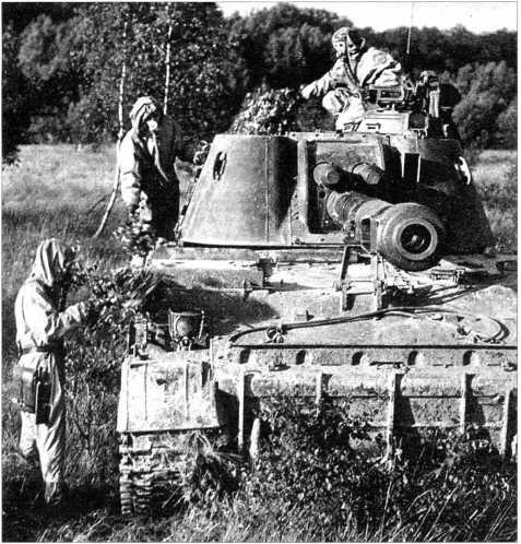 Воиныхимики проводят обеззараживание самоходной гаубицы Акация Советская - фото 52
