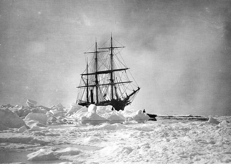 Предшественник Надежды китобойное судно среди льдов и торосов в 1869 году - фото 8