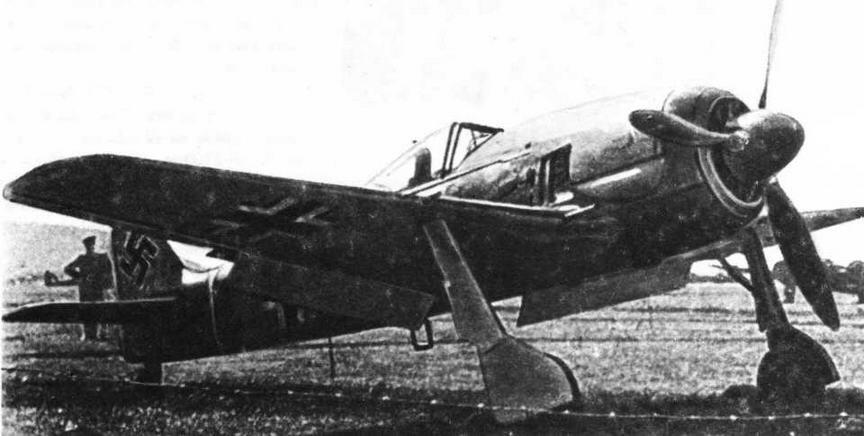 Самолет Арнима Фабера после посадки на аэродром Пембри Двухмоторный P38F - фото 18