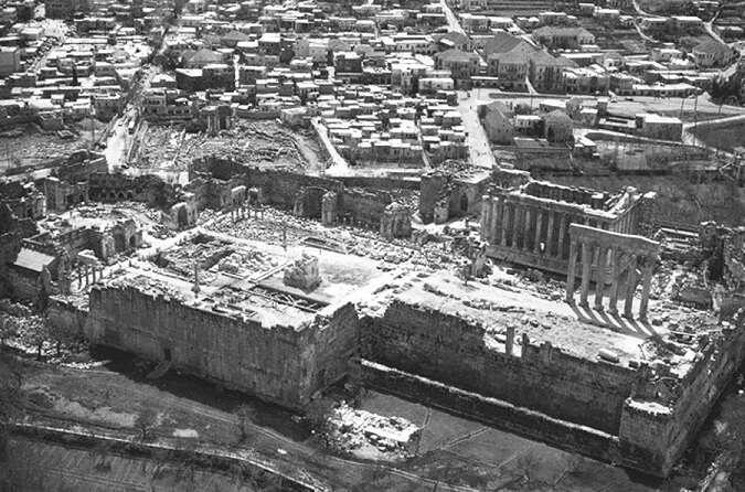 Рядом полностью сохранившийся храм Диониса или Меркурия Высота колонн - фото 28