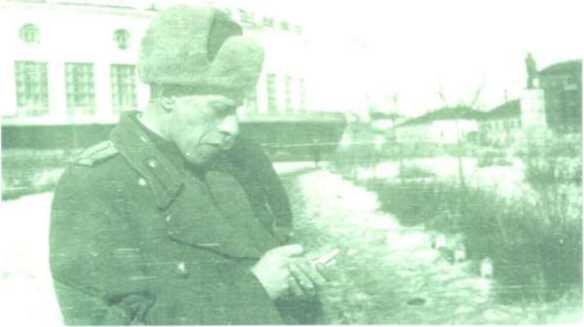 Е Коковин в апреле 1946 г Е Коковин в центре в Сольвычегодске в 1946 г - фото 7