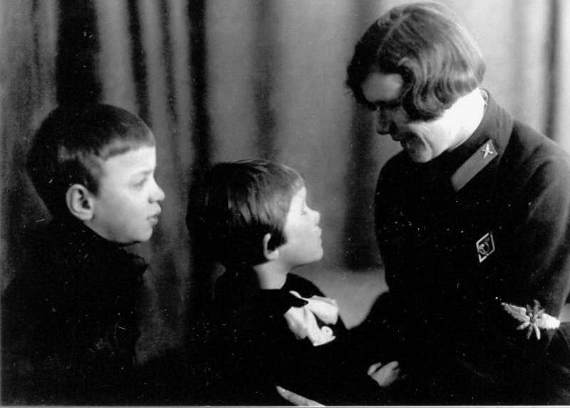 З П Кокорина с детьми Киргизия г Фрунзе 1934 г З П Кокорина временно - фото 50