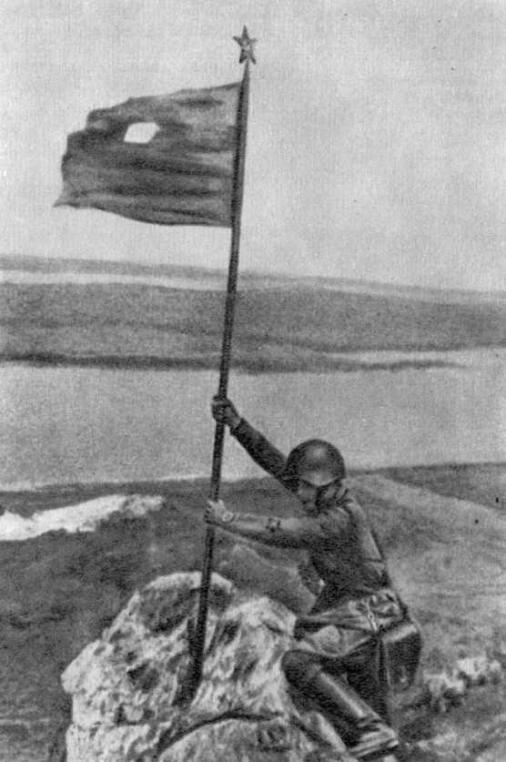 На сопке Заозерной у озера Хасан 1938 год П Г Соленов М И Калинин - фото 3