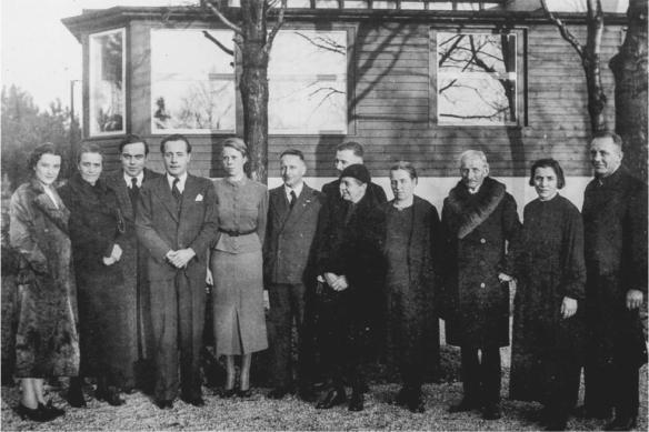 Ernst Wolfgang Topf third from left with his brother Ludwig fourth from - фото 12