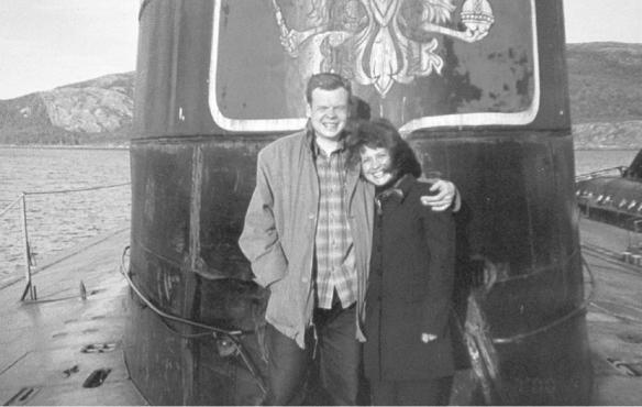 CaptainLieutenant Dmitri Kolesnikov and his wife Olga on the upper casing of - фото 7