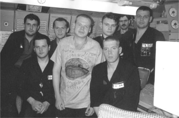 Kolesnikov centre with his fellow crewmen including Rashid Ariapov back - фото 8