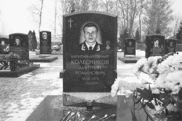 The grave of LtCaptain Dmitri Kolesnikov at the Serafmovskoye cemetery in St - фото 26