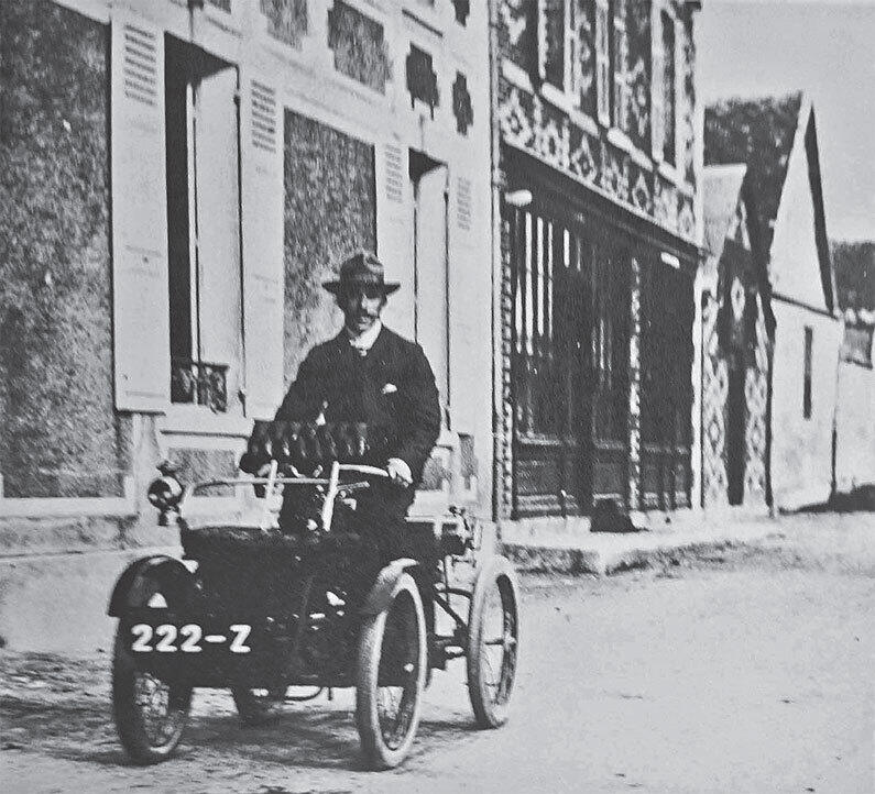 Мишель Моне в самодвижущемся экипаже возле Отель Боди в Живерни В бренной - фото 11