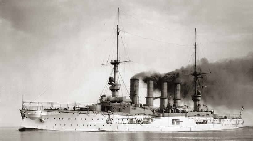 Флагман вицеадмирала М Шпее броненосный крейсер Шарнгорст После объявления - фото 7