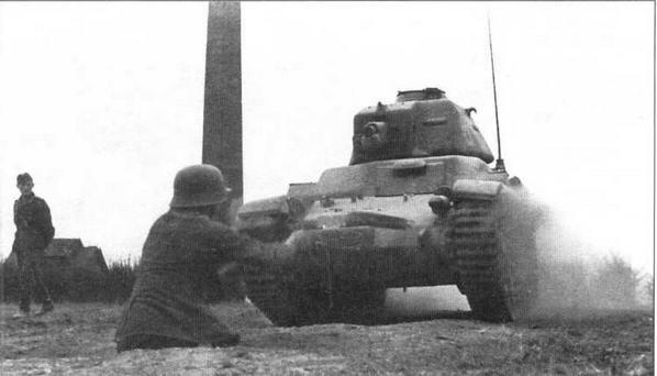 Обкатка танками Трофейный Renault R35 с двухстворчатым люком вместо - фото 23