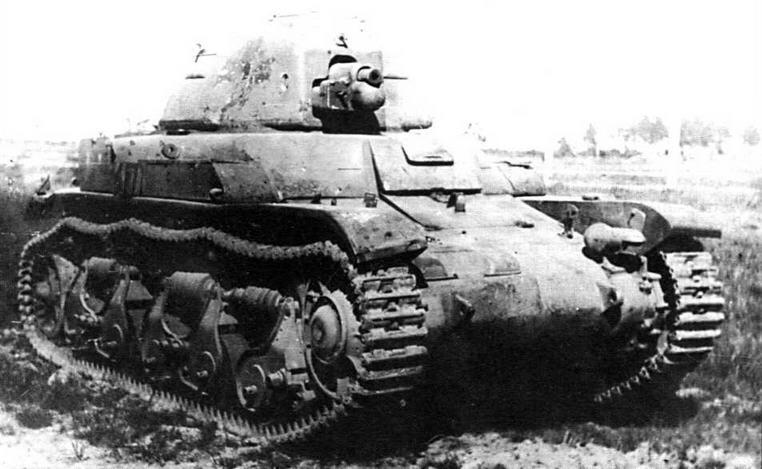 Трофейный немецкий танк 35R 731f во время испытаний на НИБТПолигоне в - фото 26