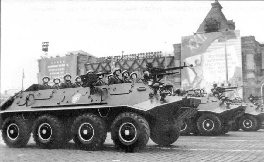 Первый парад с участием бронетранспортеров БТР60П Москва 7 ноября 1961 года - фото 17