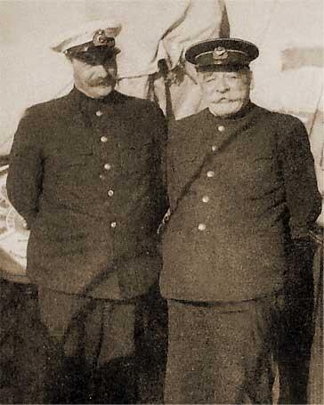 Капитаны В И Воронин и М Я Сорокин на мостике ледокола Иосиф Сталин 21 - фото 16