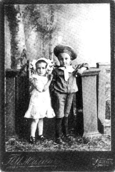 Коля Никитин с сестрой Валей Ишим 1911 г Никитины продолжали упорно искать - фото 2