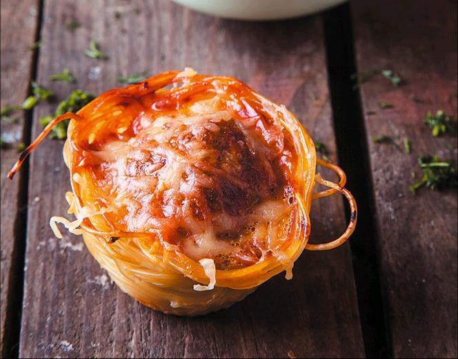 Ингредиенты Спагетти ½ упаковки Масло сливочное 50 г Сыр твердый - фото 13