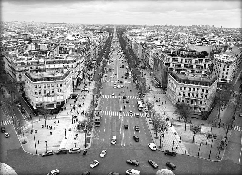 Елисейские Поля центральная улица Парижа одна из главных магистралей VIII - фото 1
