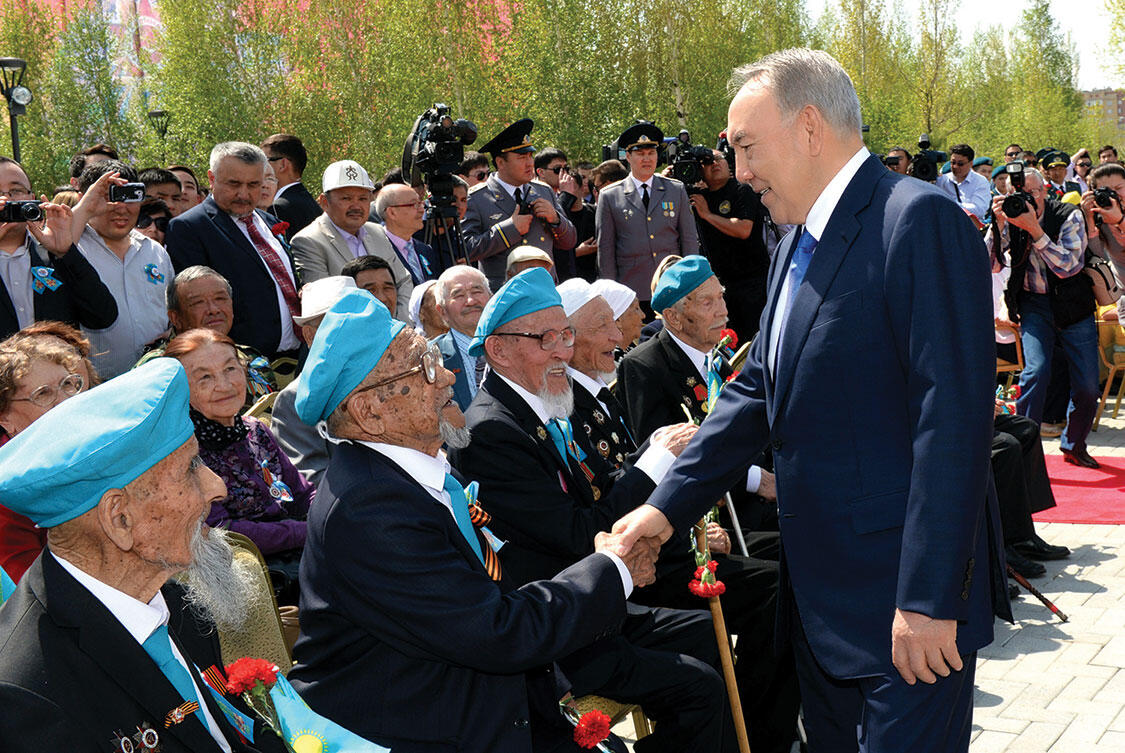 Не стареют душой ветераны С будущими защитниками Отечества У Казахстана еще - фото 117