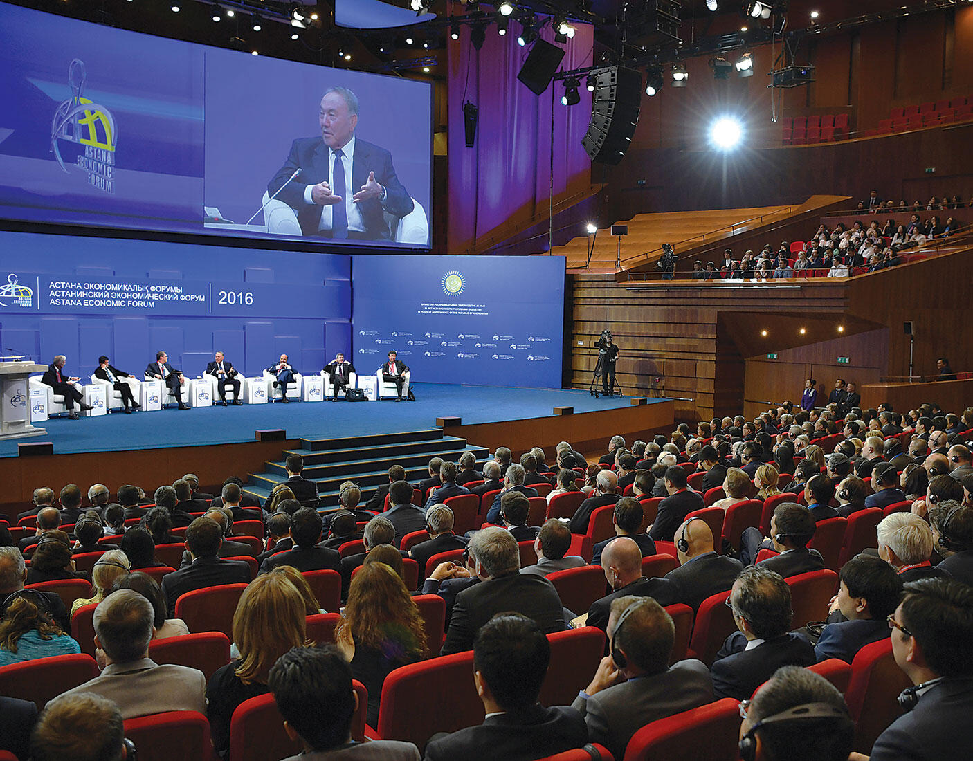 Идет пленарное заседание Астанинского экономического форума Астанинский саммит - фото 142