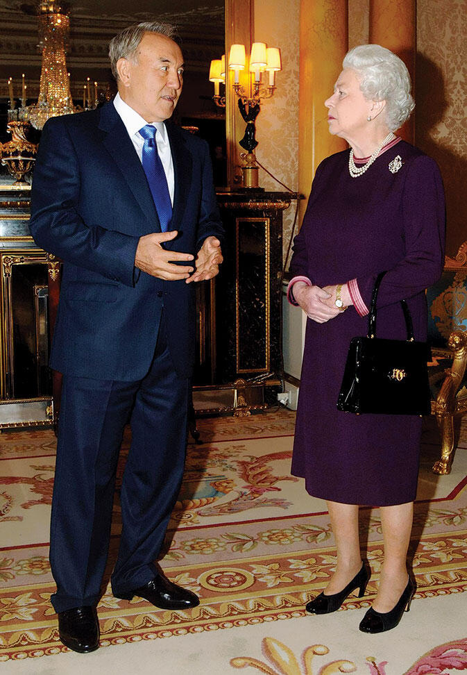 С Королевой Великобритании Елизаветой II Встреча без галстуков с Президентом - фото 145