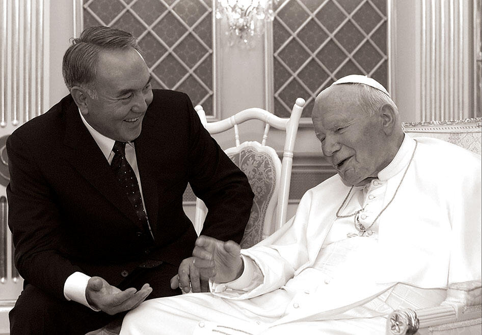 В дни визита в Астану Папы Римского Иоанна Павла II С Хранителем двух святынь - фото 158