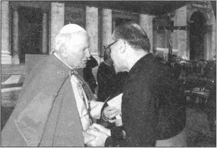 Встреча с Папой в Риме во время поездки с семинарией 1995 г У могилы о - фото 12