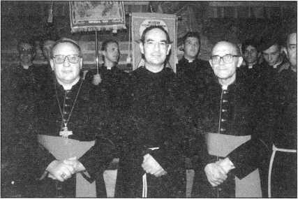 С архиепископом Кондрусевичем и семинарией Во время богослужения в Риме с - фото 14