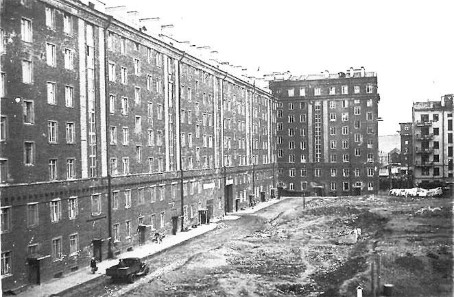 Наш двор между домами стоящими по улицам Сталина и Самойловича Семеновское - фото 2