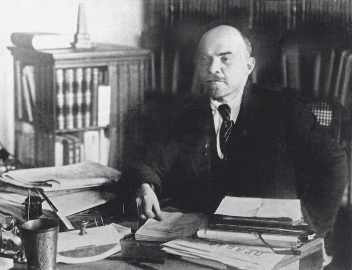 ВИ Ленин один из главных организаторов и руководителей Октябрьской - фото 127