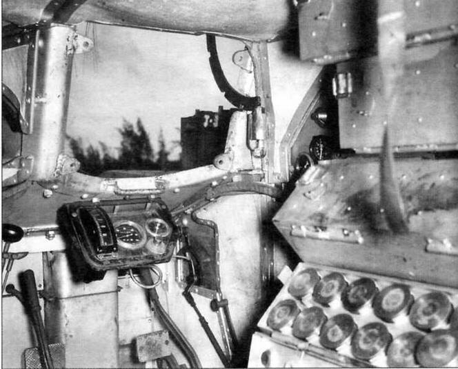 Место механикаводителя в танке Хаго Под открытым посадочным люком - фото 13