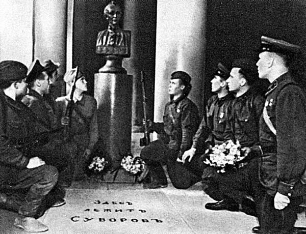 Блокадный Ленинград Клятва бойцов у могилы Суворова 1942 г 1800 г 12 мая - фото 186