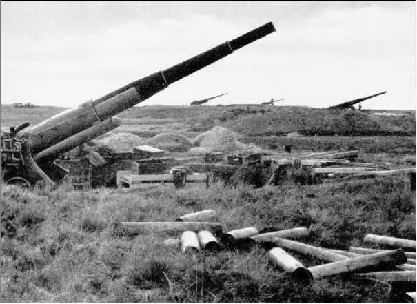 Захваченные советские артиллерийские позиции на Перекопе 1941 г - фото 8