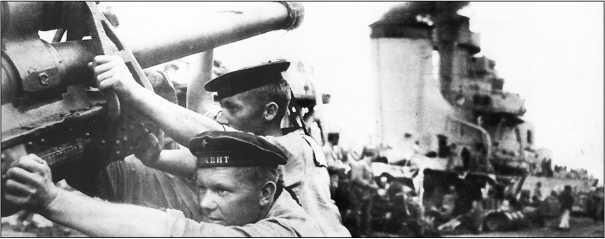 Погрузка 76мм пушки ЗиС22 на лидер эсминцев Ташкент в Новороссийске для - фото 13