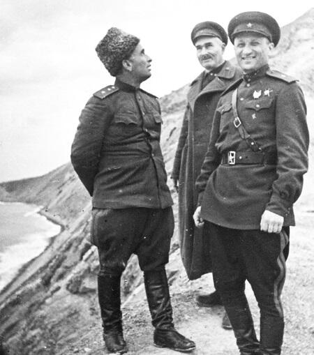 Слева направо командующий 18й армией КН Леселидзе зам командующего - фото 31