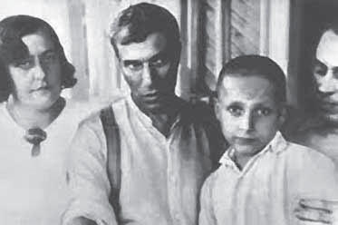Борис Пастернак с женой Зинаидой Николаевной Нейгауз и сыном Леней - фото 2