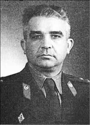 Герой Советского Союза полковник Иван Банов Капитан Алексей Лебедев командир - фото 16