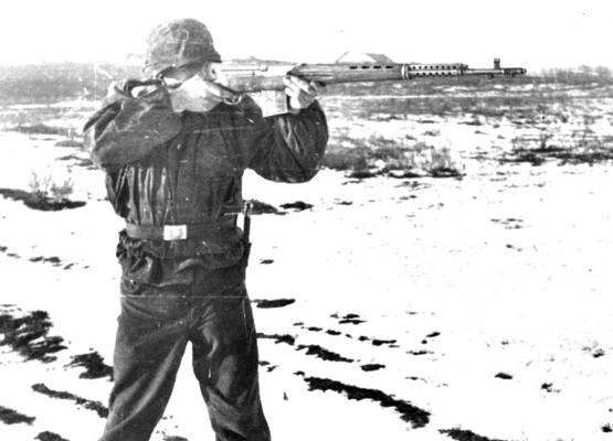 Солдат войск СС вооруженный трофейной советской винтовкой СВТ После того как - фото 5