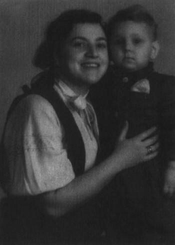 Лида с нашим сыном Александром Лиепая 1948 год Я редактор газеты - фото 20