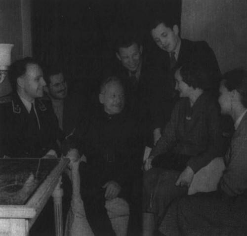 На III Всесоюзном совещании молодых писателей Москва 1956 год Встреча - фото 23