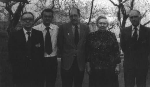 В домемузее Б И Пророкова г Иваново 9 мая 1981 года Слева направо - фото 38