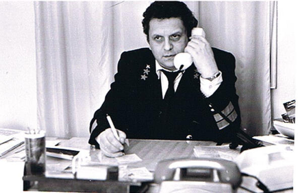 На фотографии я Леонид Диневич в 1965 1992 годах начальник Военизированной - фото 3