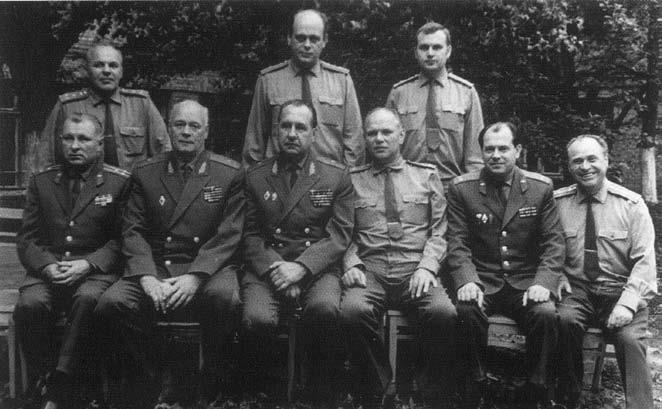 Киев Генералмайор АА Шурепов с сослуживцами На учениях Маршал АА - фото 7
