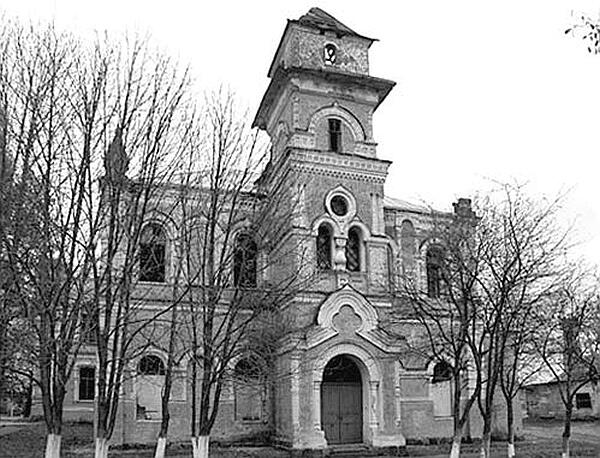Здание гимназии Сохранившийся памятник архитектуры образец здания - фото 2