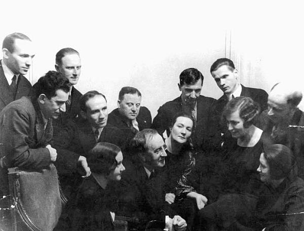 Василий Качаловс аспирантами консерватории вверху первый слева Наум Хромченко - фото 16
