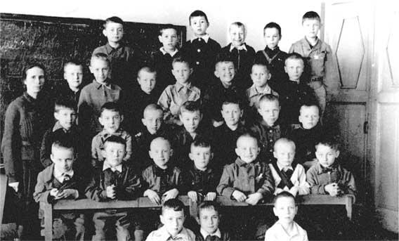 Школьный групповой снимок Май 1946 г Москва Школа 73 13 мая 1946 года 2й - фото 11
