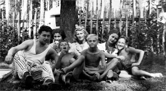 Володя Высоцкий на даче в Валентиновке под Москвой Лето 1951 г Глава 6 - фото 20