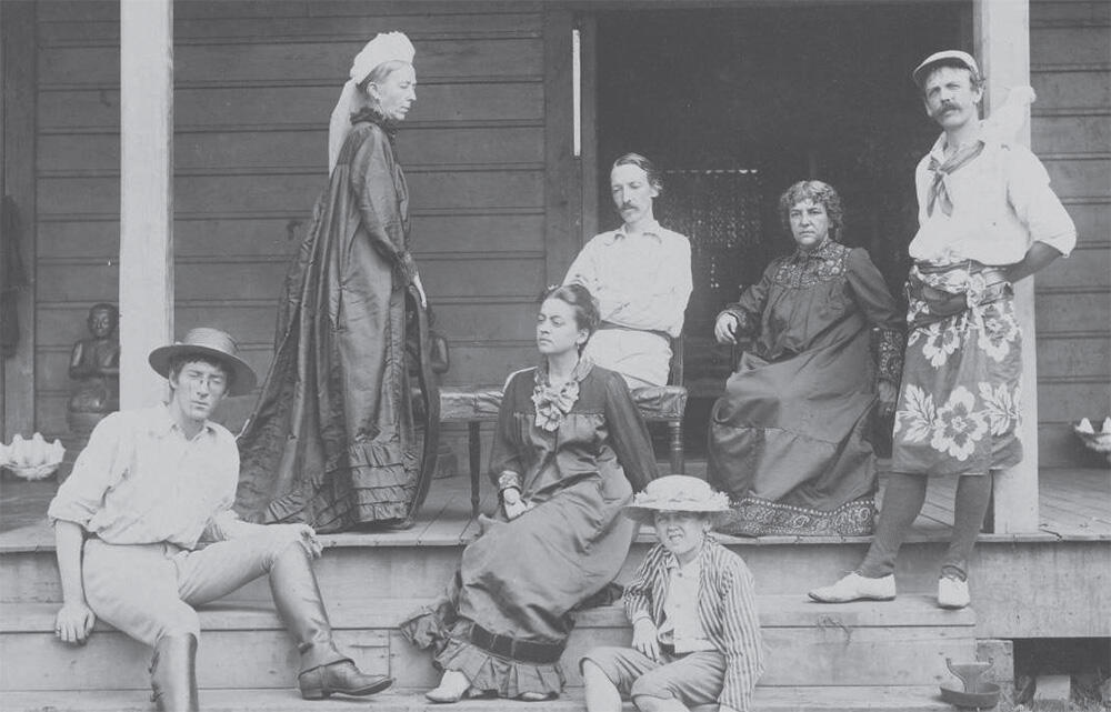 Семья Стивенсонов на веранде своего дома на острове Уполу Самоа 1892 год На - фото 1