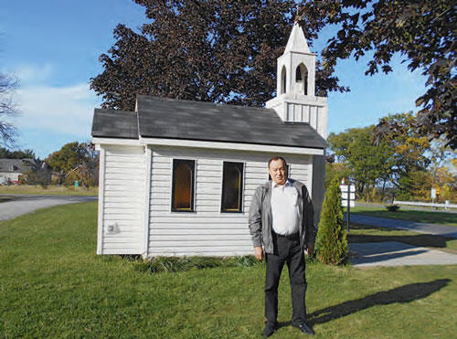 Рядом с самой маленькой католической церковью в мире Канада 2013 год В - фото 19
