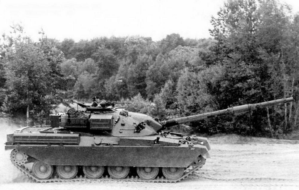 Основной боевой танк Чифтен Mk3 во время учебных занятий Возможно сам факт - фото 15