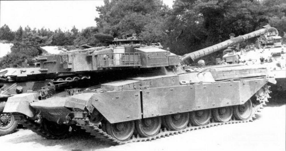 Танк Чифтен Mk9 с башней развернутой на шесть часов Чифтен Mk4 В 1970 - фото 19