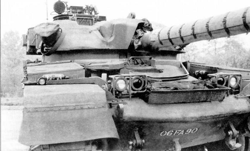 На обоих снимках танк Чифтен Mk111 с дополнительной накладной броневой - фото 21